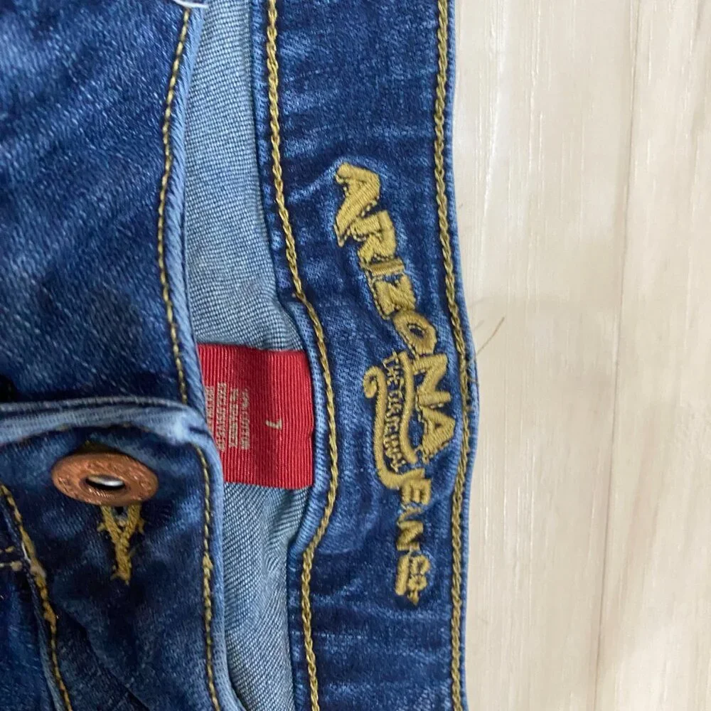 Arizona Jeans Women’s Size 7 Rolled Cuff Denim Shorts Mid Rise 0245 - Picture 4 of 6